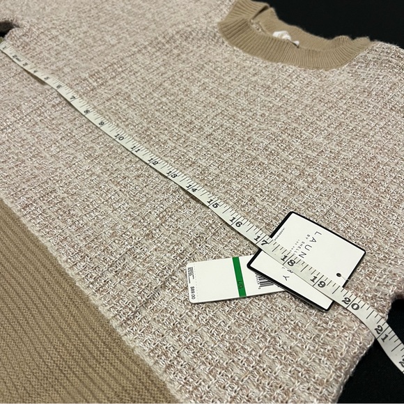 Laundry By Shelli Segal Beige and Cream Crop Sweater with Bell Sleeves size L - Picture 5 of 10